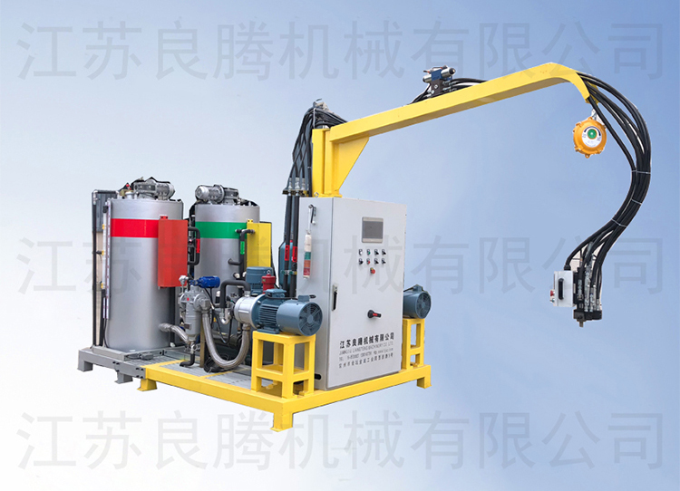 方向盤PU自結(jié)皮高壓發(fā)泡機(jī)